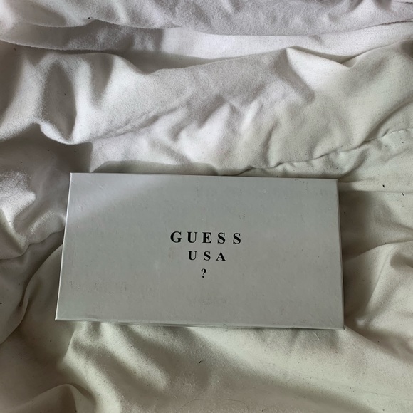 Guess wallet - Picture 2 of 3